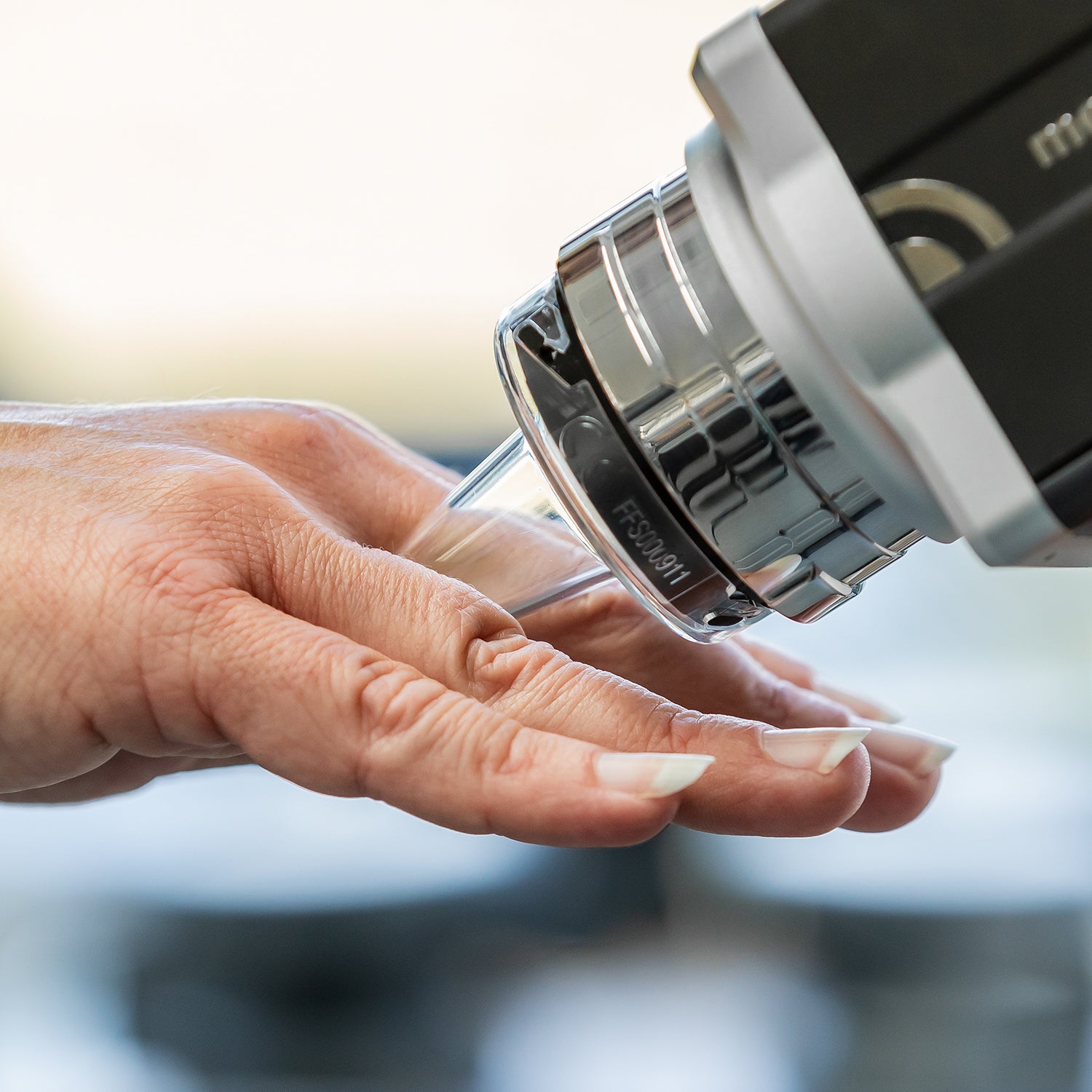 Conical front cap for D-Scope IV